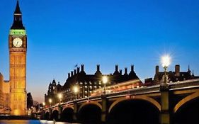 Aplacetostay Central London Apartment, Zone 1 Bond